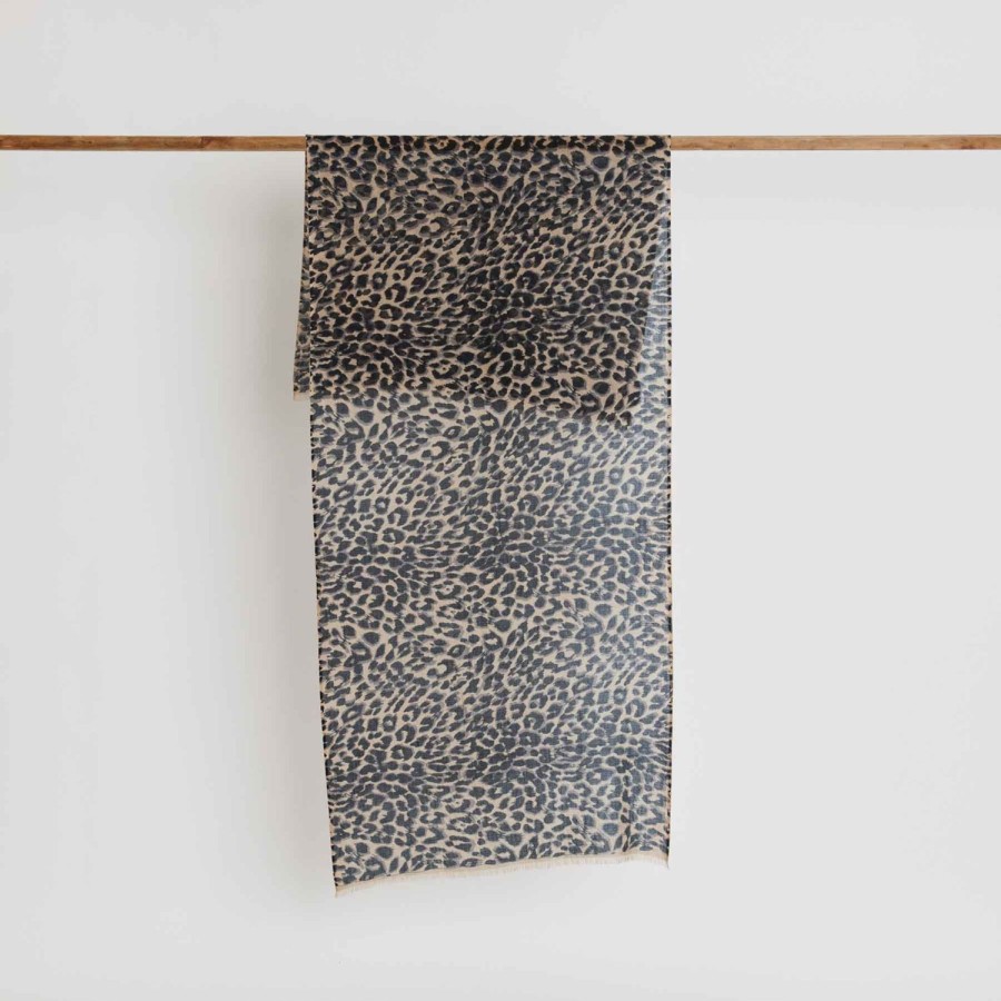 friendly hunting Manner | Cashmere Scarf Cheetah