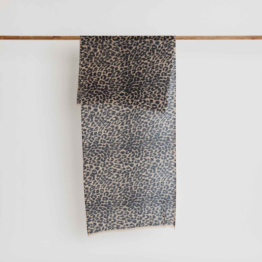 friendly hunting Manner | Cashmere Scarf Cheetah